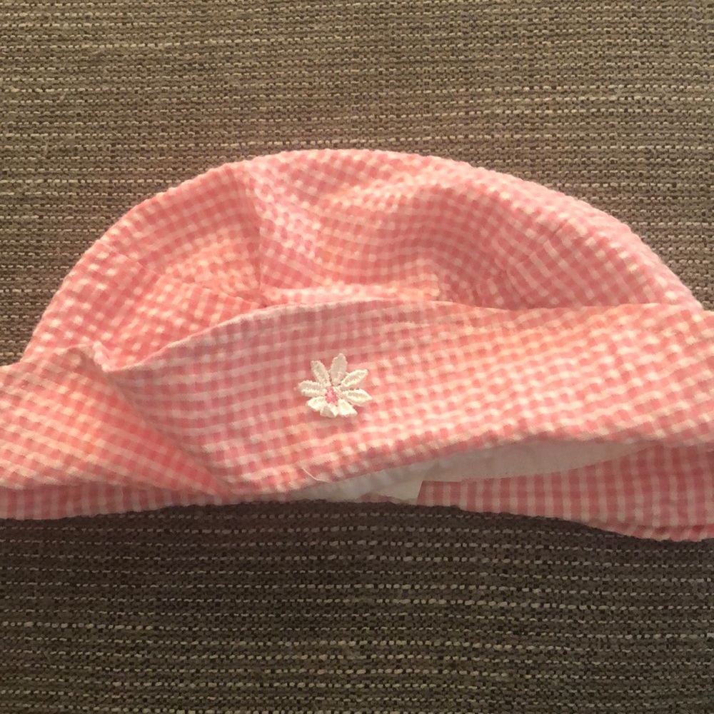 Baby girl hat 3-6 mo